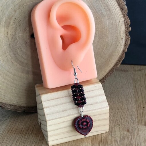 Hartjes oorbellen. Een romantisch en liefdevol cadeau voor valentijns dag