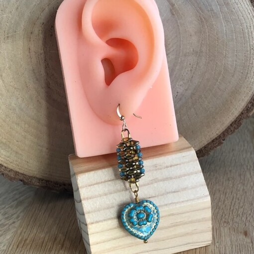 Hartjes oorbellen. Een romantisch en liefdevol cadeau voor valentijns dag