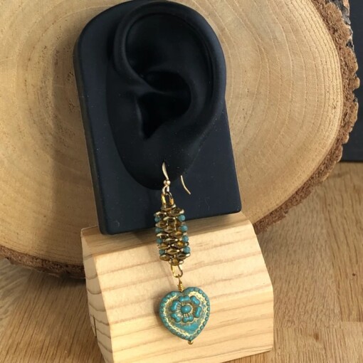 Hartjes oorbellen. Een romantisch en liefdevol cadeau voor valentijns dag