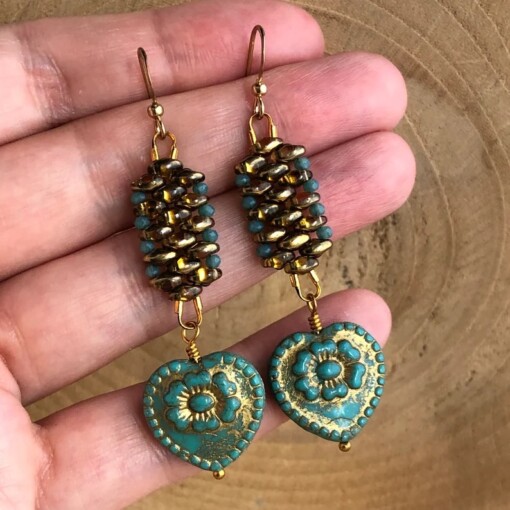 Hartjes oorbellen. Een romantisch en liefdevol cadeau voor valentijns dag