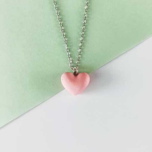 Klein roze hartje ketting