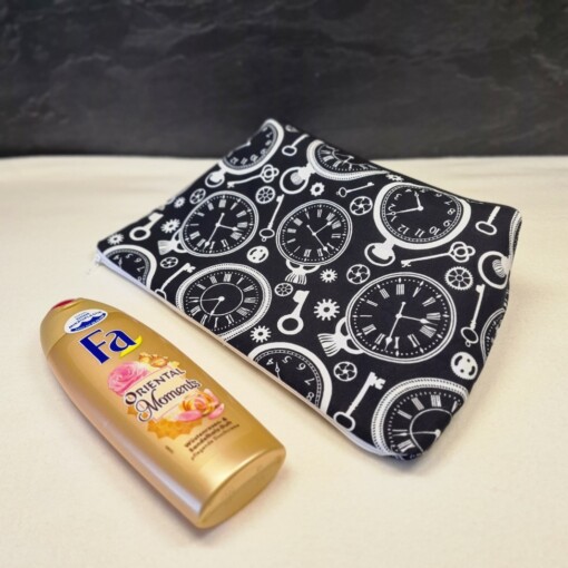 Handgemaakte toilettas / make-up tas Timeless met vintage klokken print