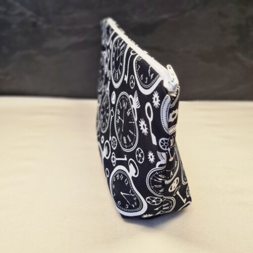 Handgemaakte toilettas / make-up tas Timeless met vintage klokken print