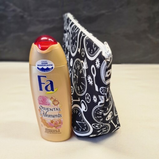 Handgemaakte toilettas / make-up tas Timeless met vintage klokken print