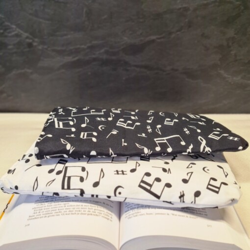 Booksleeve Muzieknoten – Bescherm je boeken met een muzikaal tintje