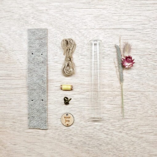 DIY pakket - Droogbloemen met vilt - roze