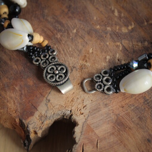 Otter totem ketting, een betekenisvol sieraad van kralen
