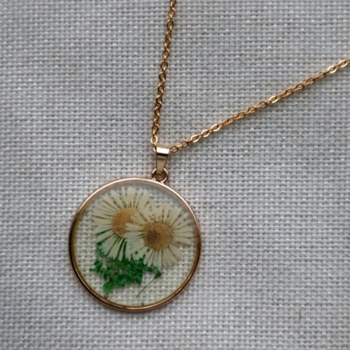 Ketting 50cm goud met droogbloem wit/groen