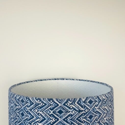 Duurzame blauw/witte lampenkap - handgemaakt van tweedehands kleding