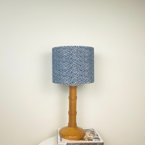 Duurzame blauw/witte lampenkap - handgemaakt van tweedehands kleding