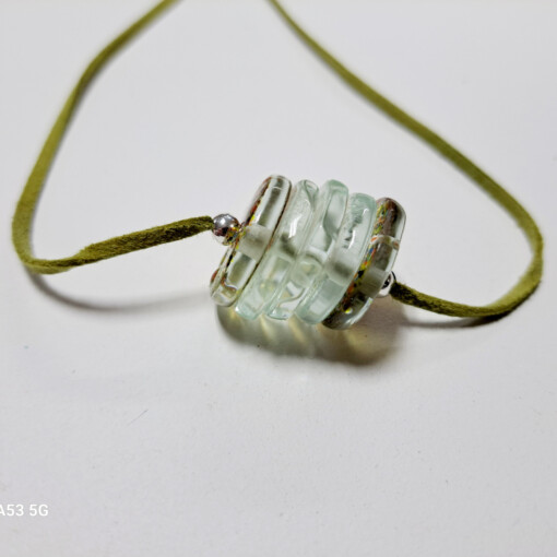 Halsketting van gerecycled glas