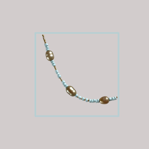 Ketting met Zoetwaterparels en en groene kraaltjes