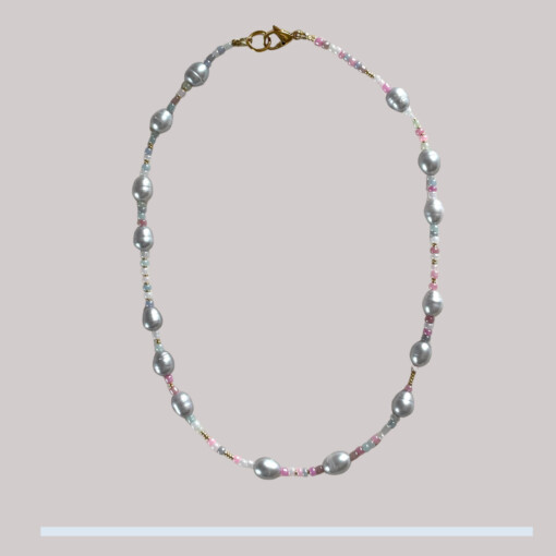 Ketting met Zoetwaterparels en multi colour kraaltjes