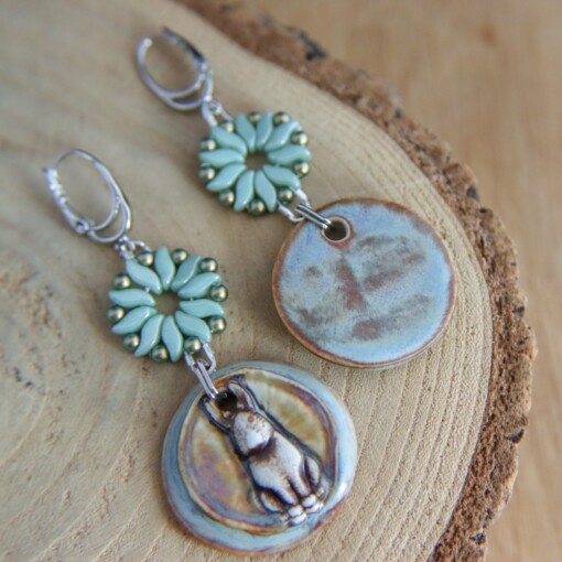 Konijnen oorbellen van keramiek en kralen, Sieraden voor het Voorjaar en Pasen