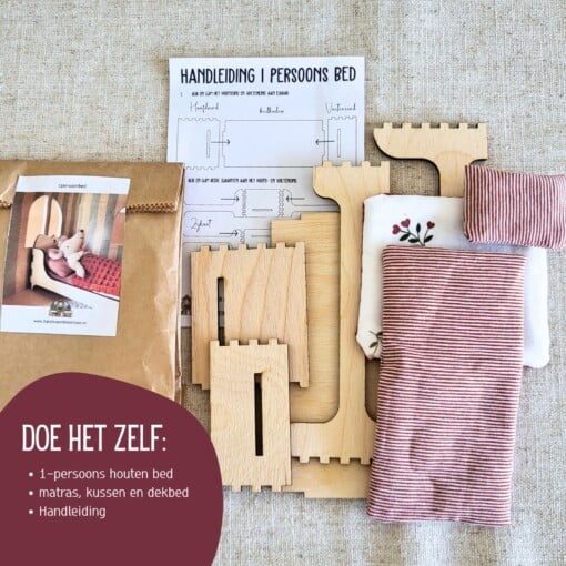 Poppenhuis 1 persoons bed - Miniatuurhuis Bed met matras, kussen en dekbed.