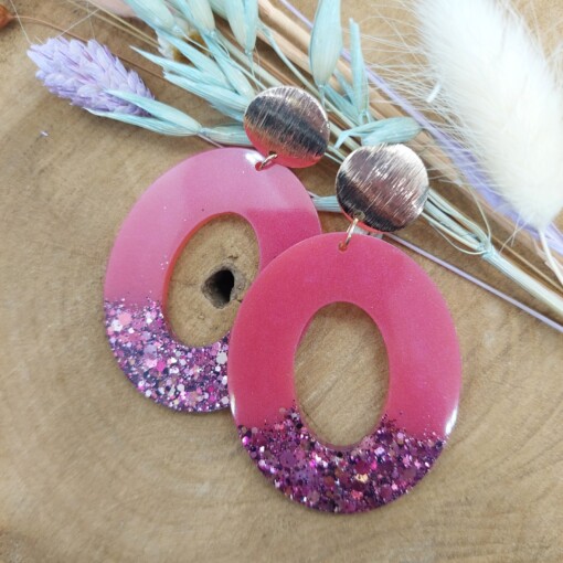 Resin oorstekers groot ovaal Fuchsia