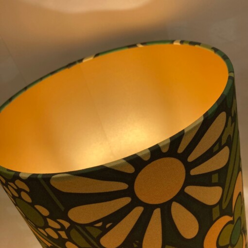 Unieke keramieke tafellamp in retro design met bloemen in kleur groen