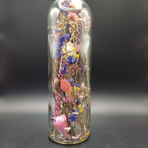 Droogbloemen in een magische fles met ledlampjes