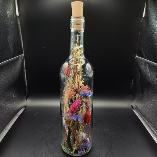 Droogbloemen in een magische fles met ledlampjes