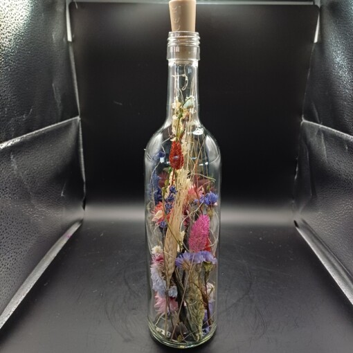 Droogbloemen in een magische fles met ledlampjes