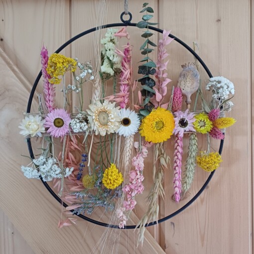 Flowerpowerring met fleurige droogbloemen