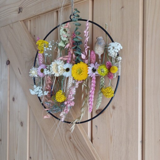 Flowerpowerring met fleurige droogbloemen