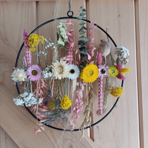 Flowerpowerring met fleurige droogbloemen