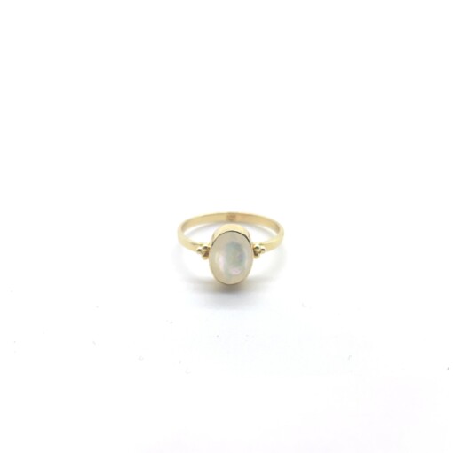 Mother of Pearl 6X8 Oval Triquetra Gold