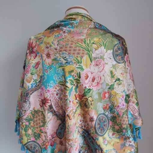 Satijnen 3-hoek sjaal met kwastjes (roze, turquoise | paisley, bloemen)