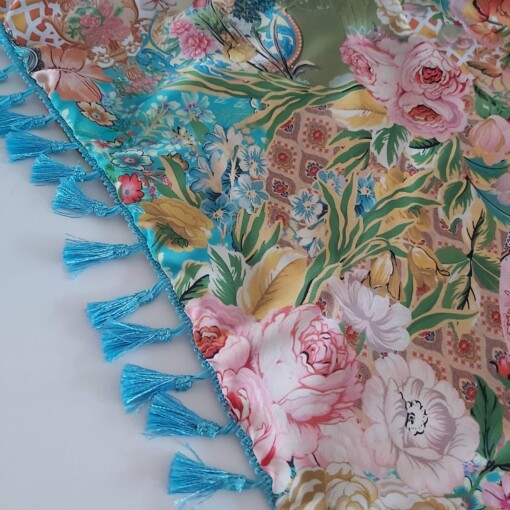 Satijnen 3-hoek sjaal met kwastjes (roze, turquoise | paisley, bloemen)