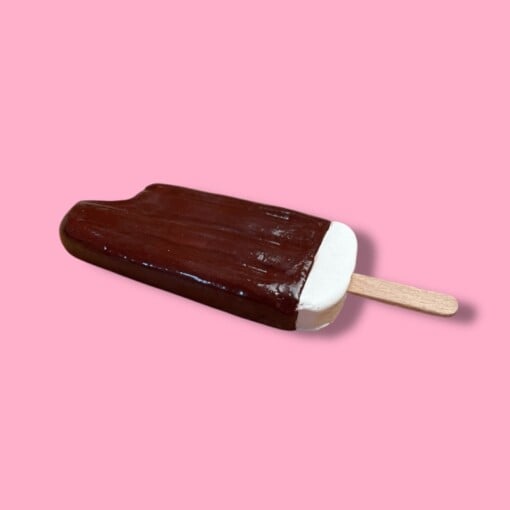Chocoijsje van keramiek om op te hangen