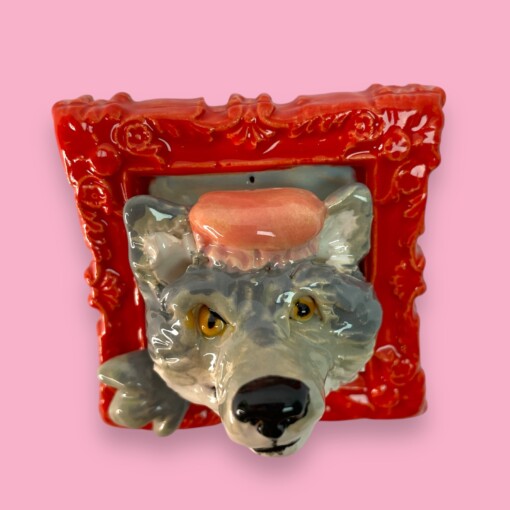 Wilma de Wolf van keramiek om op te hangen