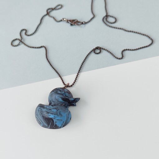 Ketting met roze of blauw eendje
