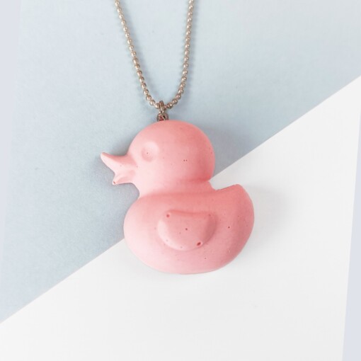 Ketting met roze of blauw eendje