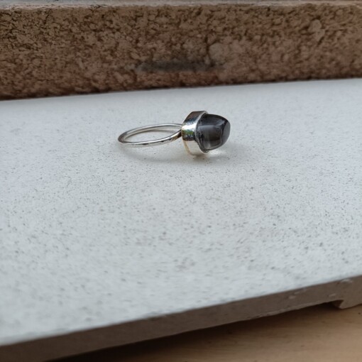 Lodoliet kwarts ring, gezet in zilver met messing