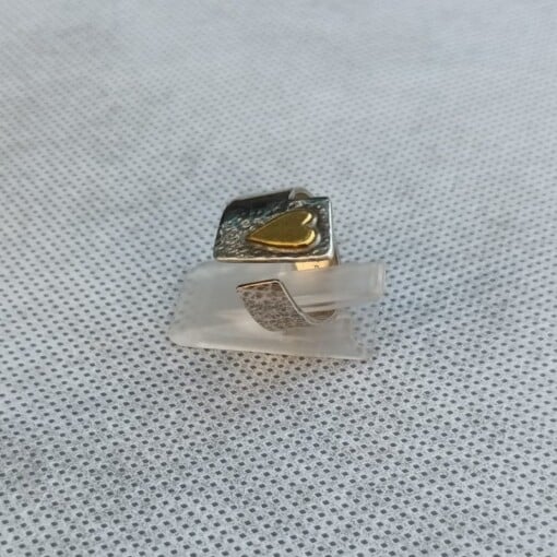 'Love is just around the corner', open zilveren ring met hartje
