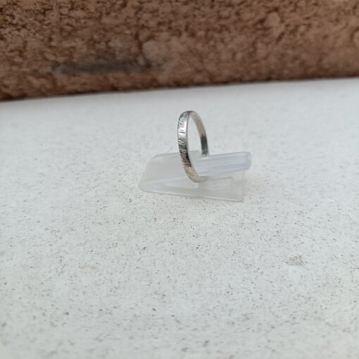 Zilveren ring met stoere structuur
