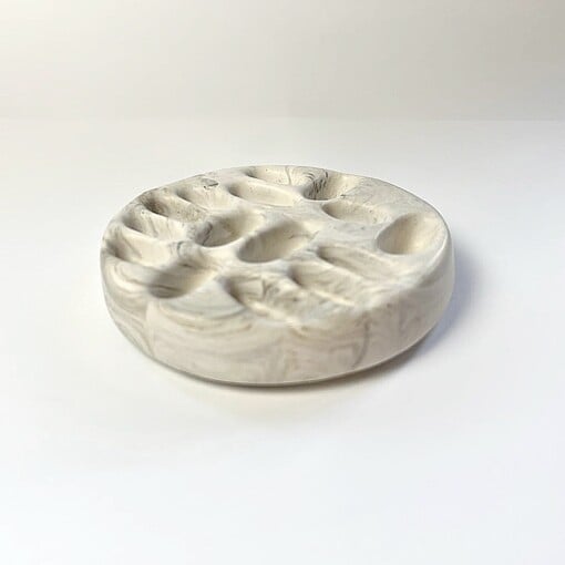 Handgemaakte Ringenhouder van Steenlook – Marmer, Neutraal & Zwart (Jesmonite)