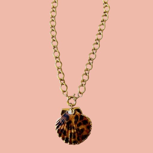 Handgemaakte statement Indy ketting met tijgerschelp