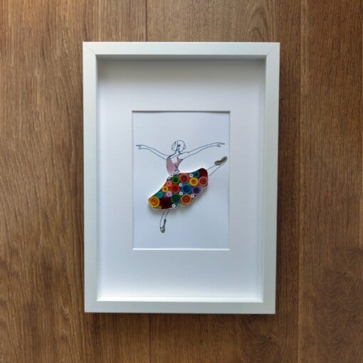 Papierkunst in quilling-techniek: Ballerina – elegante muurdecoratie met kleurrijke rok van papierstroken