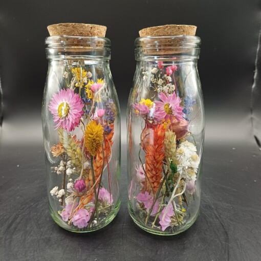 Fleurige droogbloemetjes in een set van 2 flesjes