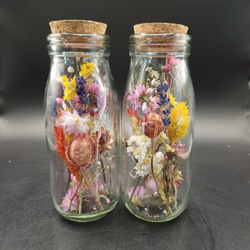 Fleurige droogbloemetjes in een set van 2 flesjes