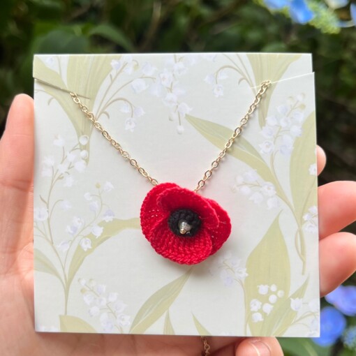 Gehaakte Rode Klaproos Ketting – Handgemaakte Bloemenhanger