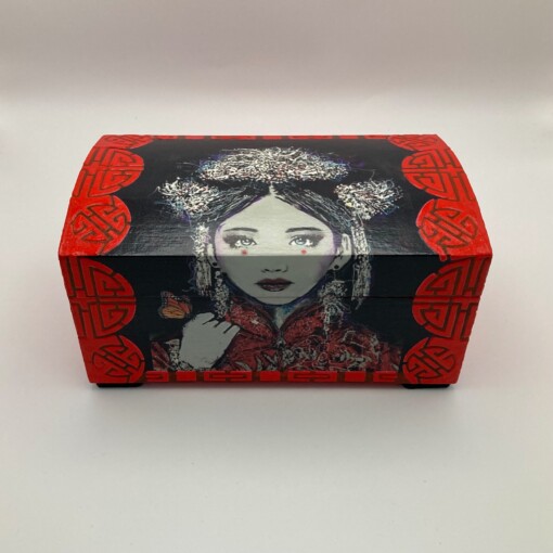Handgedecoreerd kistje ‘The Empress and The Butterfly’ voor interieur of cadeau