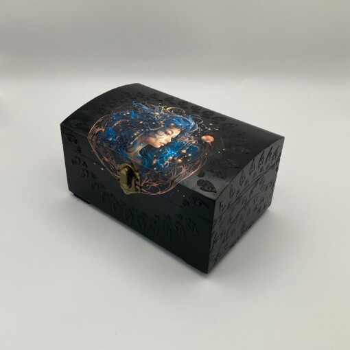 Handgedecoreerd kistje ‘Virgo’ voor interieur of cadeau
