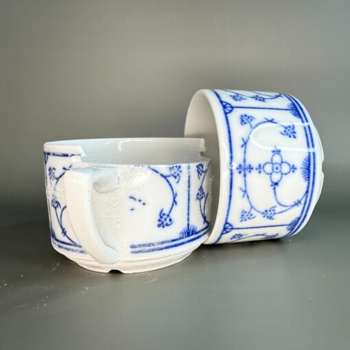 Simplicity & Happiness – Kunstwerk met Blauw/Wit scherf