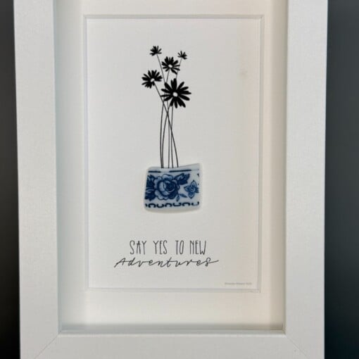Uniek Kunstwerk met Delfts Blauw Scherf – "Say Yes to New Adventures"