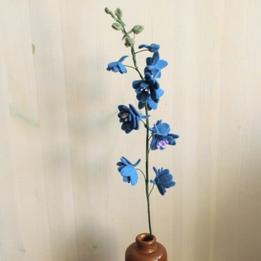 Vilten Ridderspoor blauw/paars/roze -handgemaakte bloem van wolvilt, duurzaam interieurcadeau