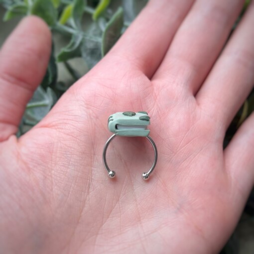 Handgemaakte ring met boekje en blaadje (verstelbaar)