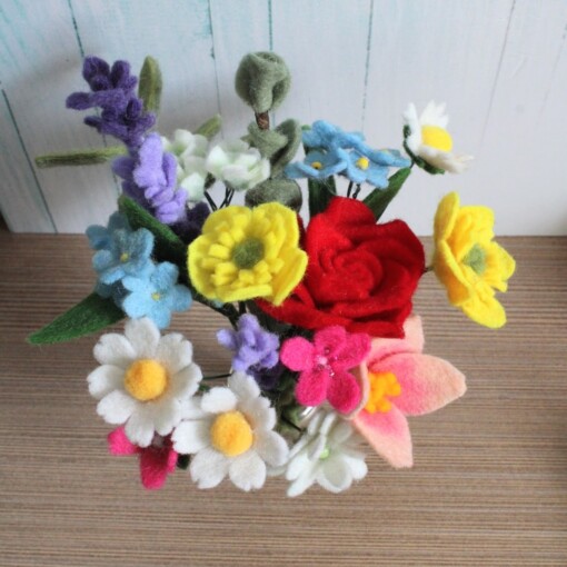 handgemaakt Mini bloemen Boeketje van vilt  8-10 cm lang